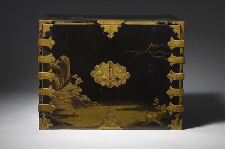 Fine Export Lacquer Cabinet