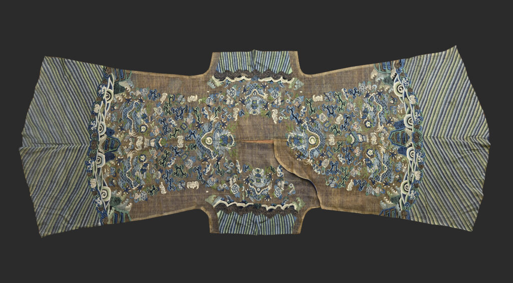 Unmade-up Kossu Robe