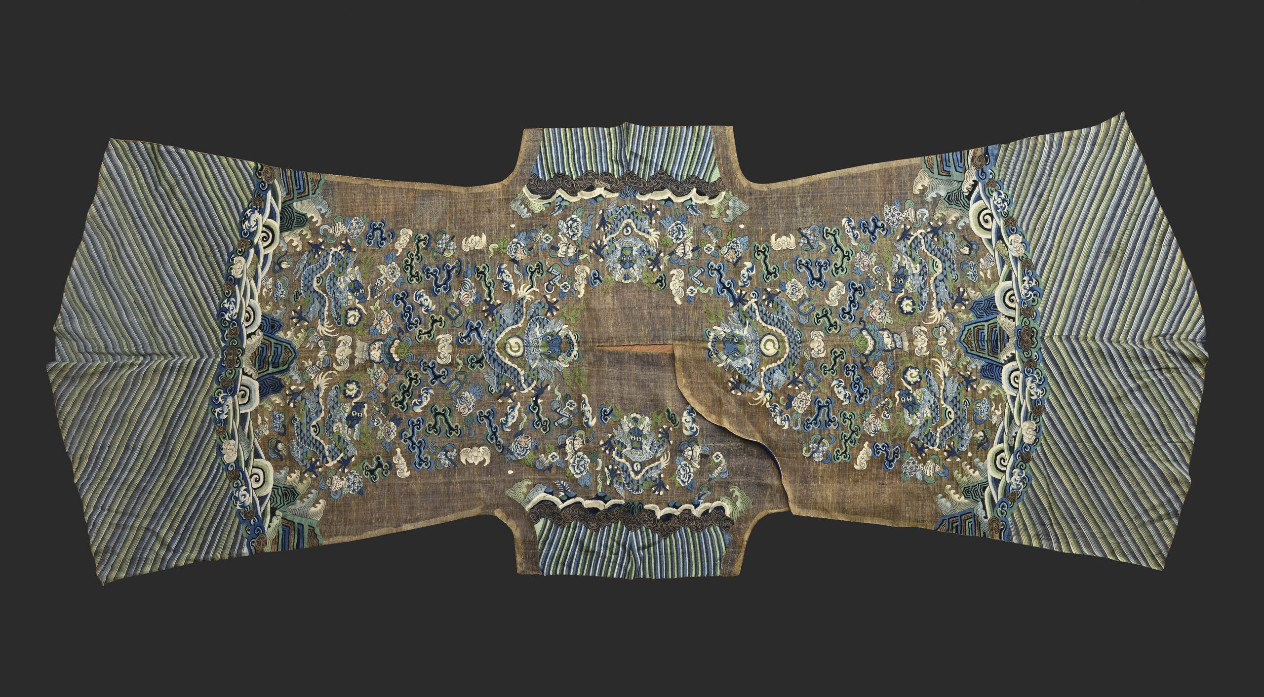 Unmade-up Kossu Robe