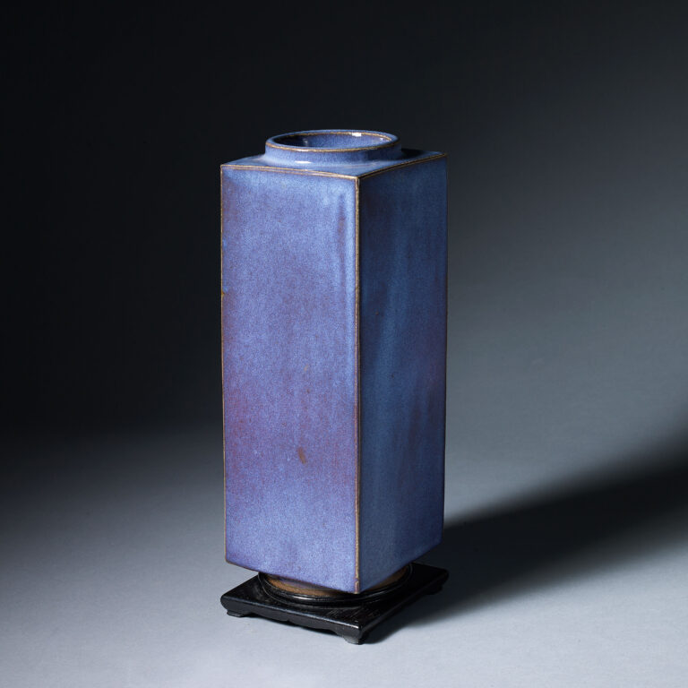 Cong Vase and stand