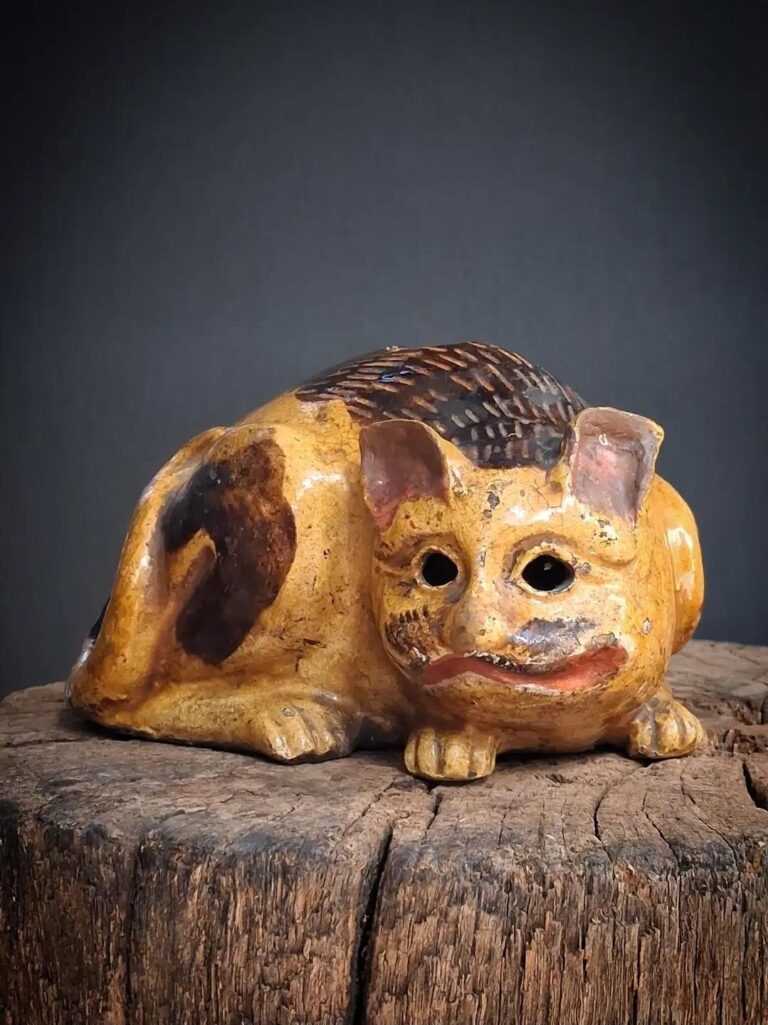 Crouching calico cat